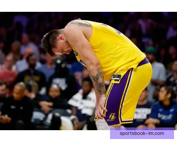 东契奇腿筋拉伤背后责任雷迪克应担主力过度使用他成雷伯杜式悲剧